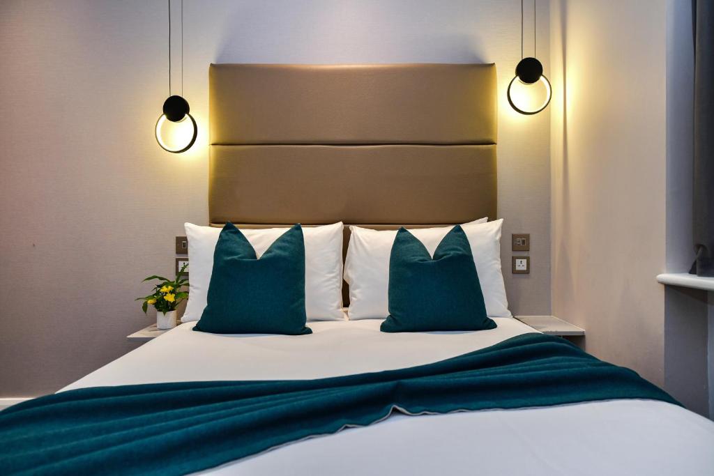 The Queens Park Hotel